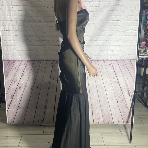 Elegant Xscape Dress by Joanna Chen - Picture 4 of 6